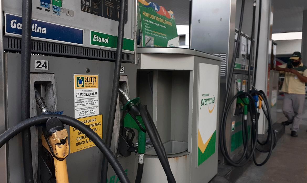 Gasolina vai subir 12% nas refinarias, informa Petrobras Fernando Frazão/Agência Brasil