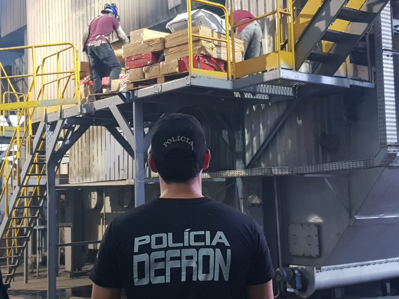 Polícia Civil realiza incineração de mais de 5,8 toneladas de drogas em Dourados Polícia Civil realiza incineração de mais de 5,8 toneladas de drogas em Dourados