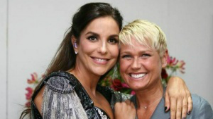 Ivete nega romance com Xuxa em livro: "Se gostássemos, poderíamos namorar" Cantora baiana comentou boatos em sua própria biografia (Foto: Divulgação)