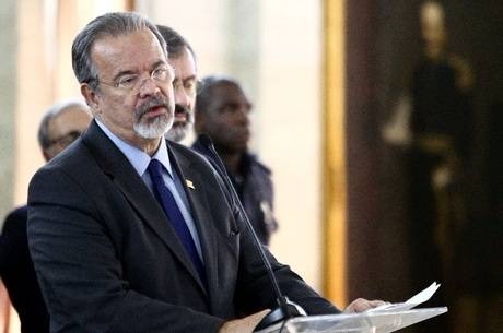 Ministro diz que sistema de segurança do Brasil "está falido"
