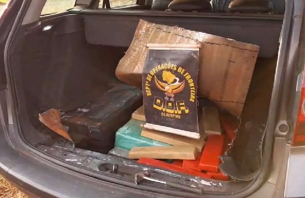 Homem é preso com 100 kg de maconha que seriam levadas ao Paraná Homem é preso com 100 kg de maconha que seriam levadas ao Paraná