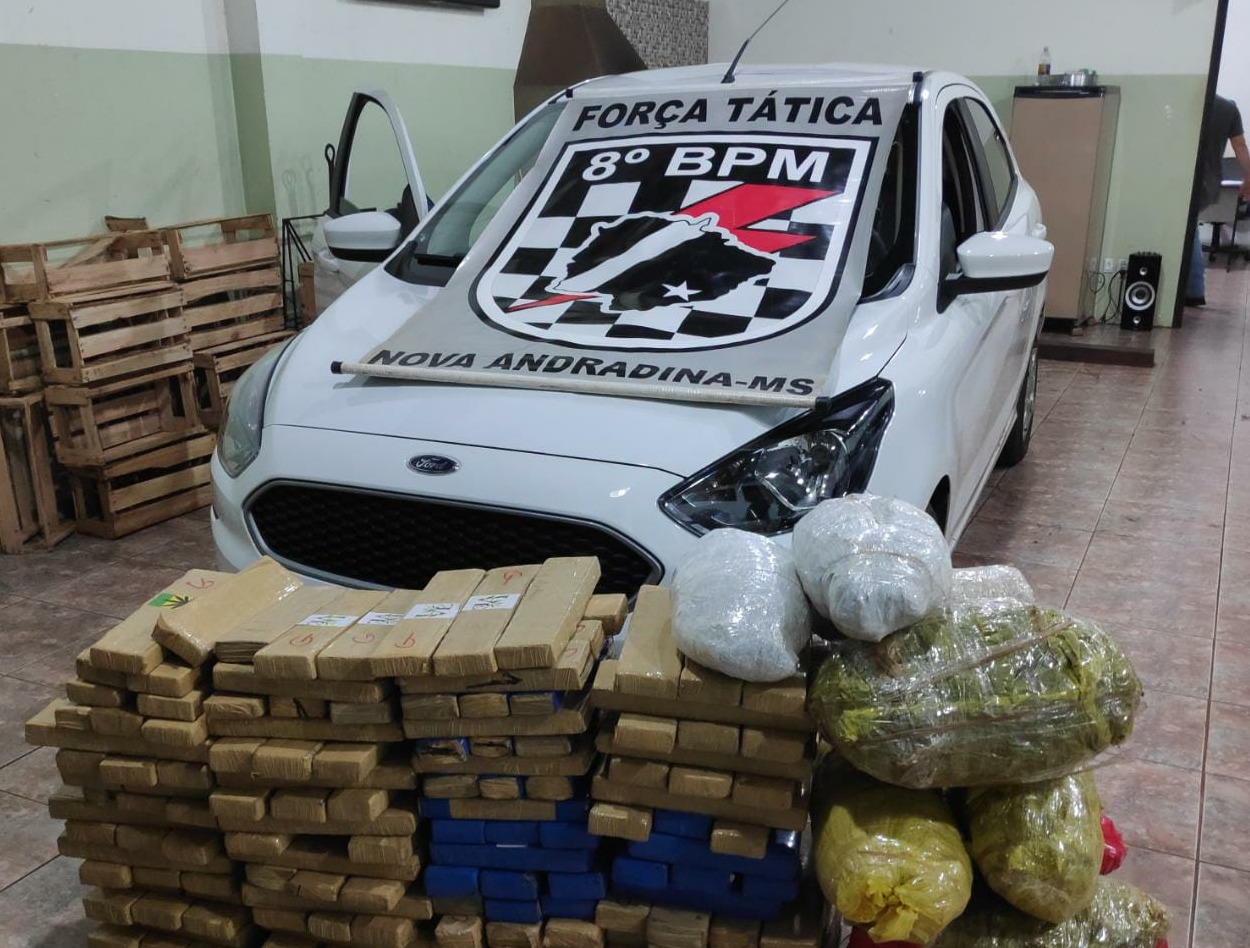 Força Tática apreende veículo carregado com cerca de 200 quilos de maconha Força Tática apreende veículo carregado com cerca de 200 quilos de maconha