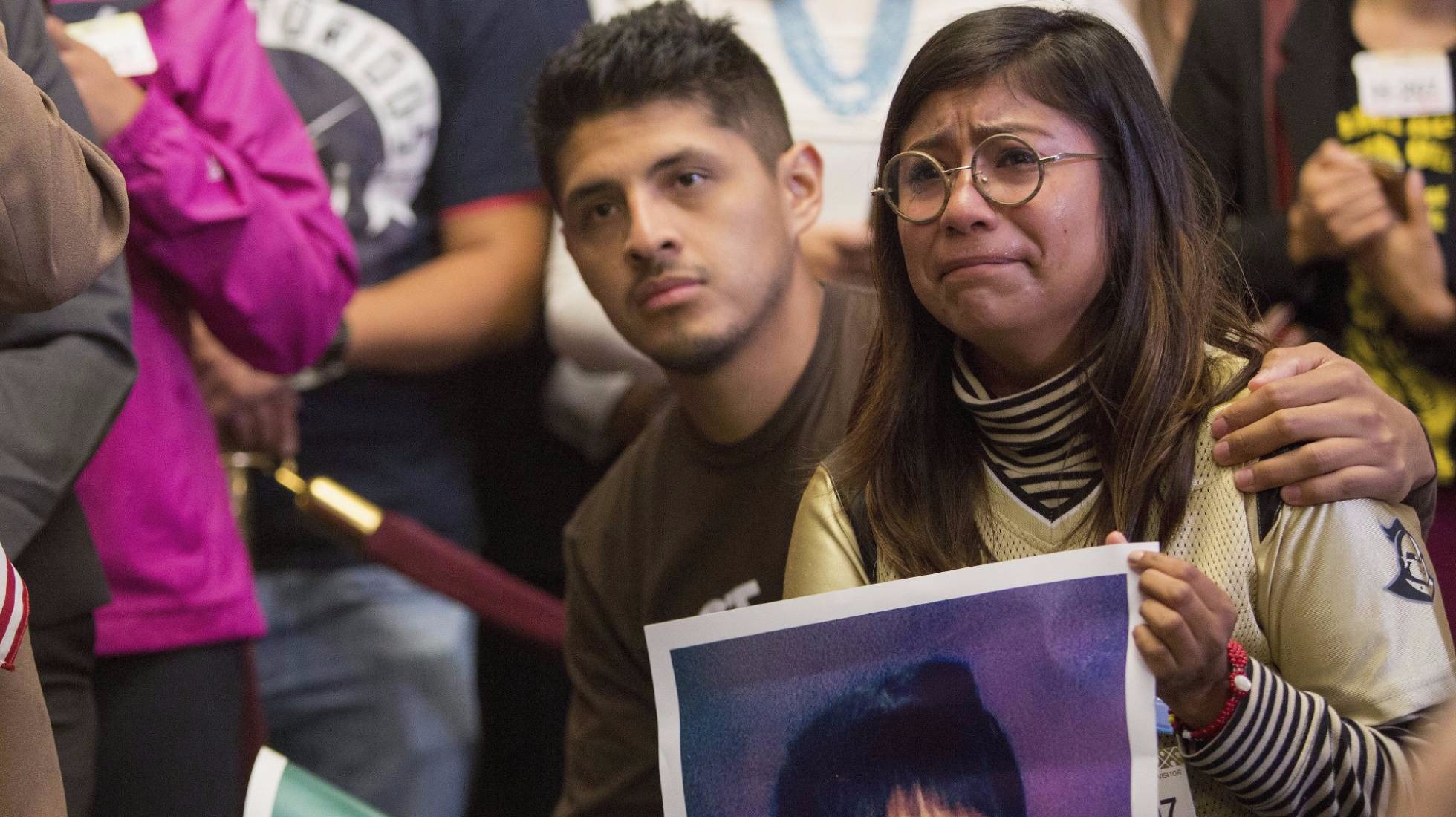 Dois jovens imigrantes, Jario Reis, de Arkansas, e Karen Caudillo, de Orlando - EFE