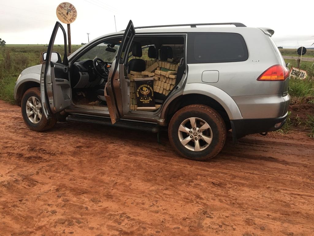 Traficante abandona Pajero Dakar lotada com mais de uma tonelada de maconha