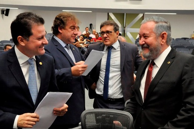 Deputados aprovam nove proposições nesta terça-feira Deputados aprovam nove proposições nesta terça-feira