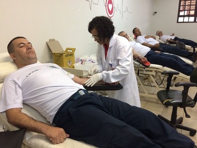 Alunos de curso da PM fazem doação de sangue coletiva em Dourados