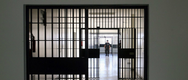 Seis presas e agente são mantidas reféns em rebelião © Reuters