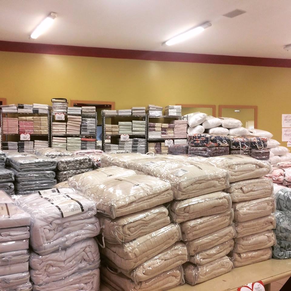 Bazar é promovido para ajudar entidade que trata de crianças com câncer Divulgação