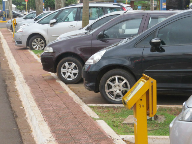 Estacionamento rotativo deve ser ampliado até a região da rodoviária Motoristas encontram dificuldade para estacionar em Dourados e parquímetro pode ser estendido até região da rodoviária - Foto: Rodrigo Bossolani