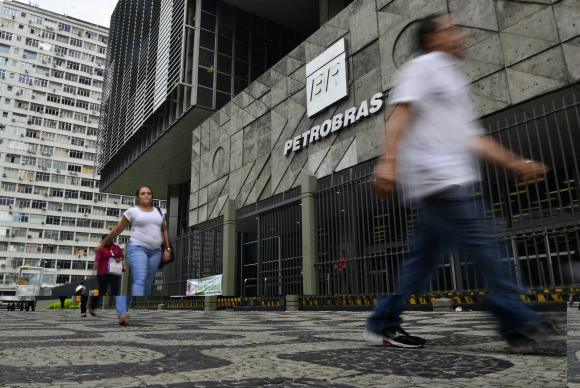 A Petrobras reduziu em US$ 32 bilhões a projeção de investimentos para o período 2015-2019Fernando Frazão/Arquivo/Agência Brasil