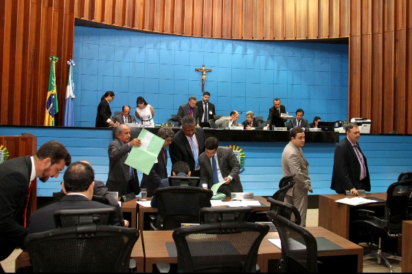 Confira as leis sancionadas pelo Executivo durante o recesso parlamentar Parlamentares durante sessão plenária na Casa de Leis
Foto: Wagner Guimarães