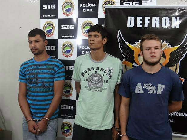 Maycon, Isaac e Alemão foram apresentados pela polícia na tarde desta quarta-feira - Foto: Osvaldo Duarte