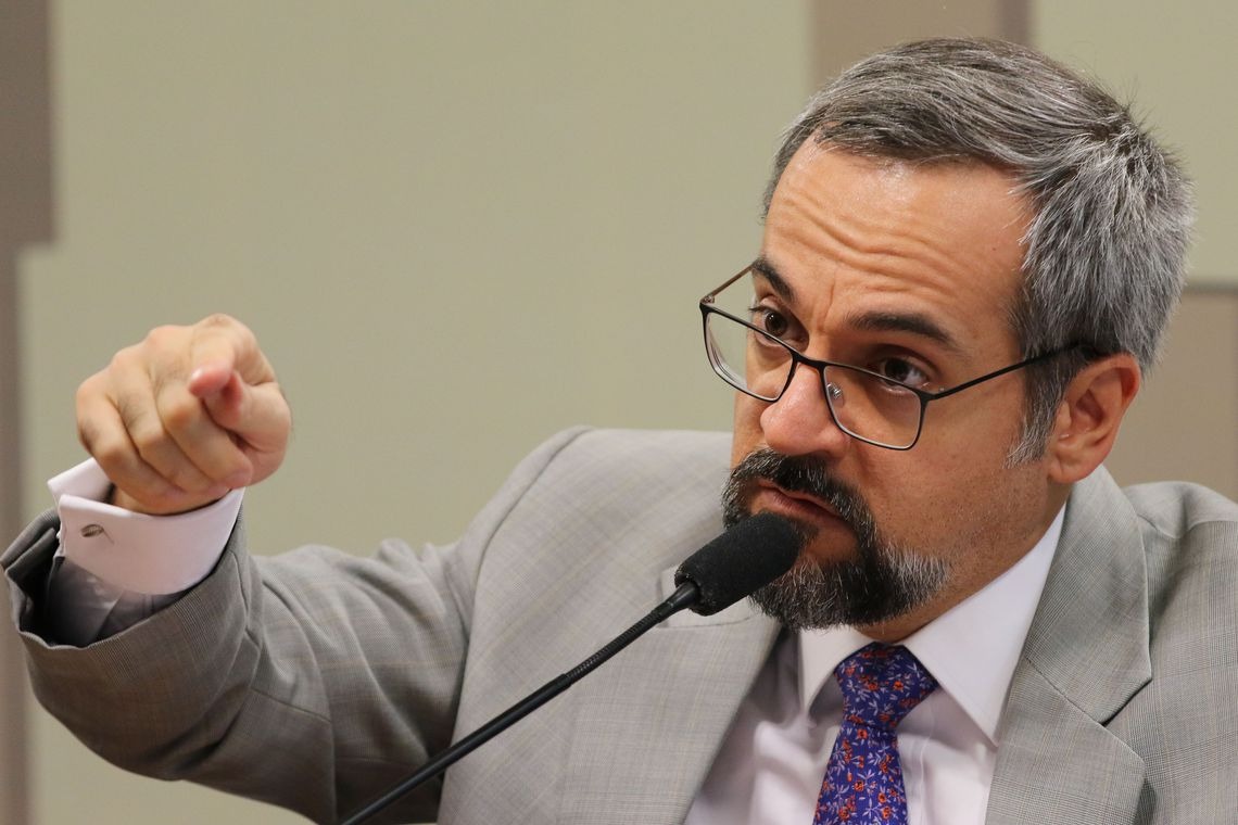Weintraub sugere Revalida custeado pelo aluno Fabio Rodrigues Pozzebom/Agência Brasil