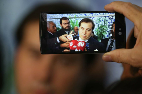 Maia afirma que pedido de Cunha ao STF é para escapar de Moro Maia afirma que pedido de Cunha ao STF é para escapar de Moro © FABIO RODRIGUES POZZEBOM/AGÊNCIA BRASIL