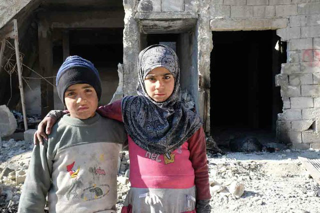 ONG encontra 6 crianças vivendo sozinhas por 2 meses em casa bombardeada de Aleppo Foto: Nicholson/Caritas)