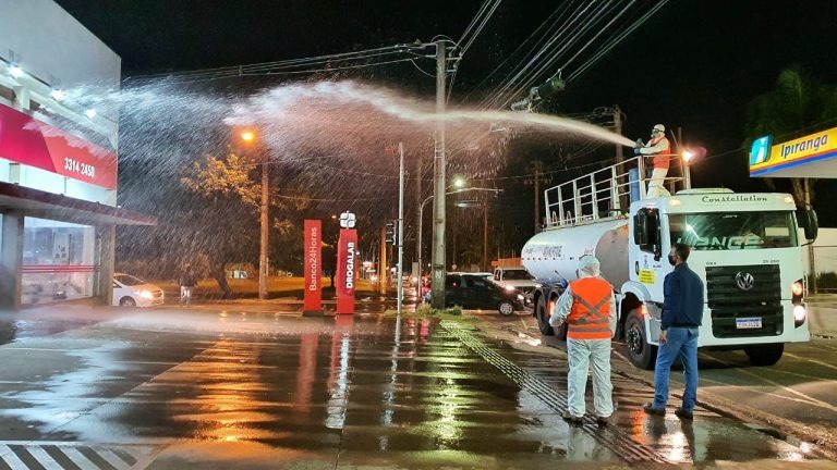 Descontaminação de ruas chega às principais vias do bairro Tiradentes Glenda Gabi
