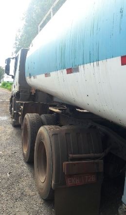 PRE apreende carreta tanque com carregamento de cigarros