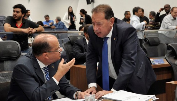 Projeto que pretende barrar pessoas na tribuna é aprovado em 1ª votação Projeto que pretende barrar pessoas na tribuna é aprovado em 1ª votação