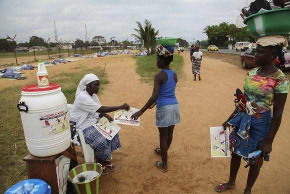 Ebola: OMS anuncia fim da epidemia na África Ocidental Ações contra o Ebola mobilIzaram a África EPA/Agência Lusa/Direitos Reservados