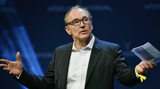 'Pai da internet' lança apelo para combater notícias falsas na web Tim Berners-Lee - AP