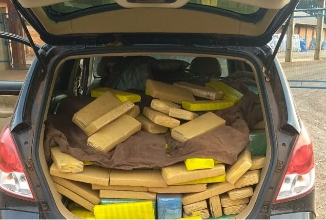 Traficante abandona Captiva lotada com 640 quilos de maconha na BR-163 (Foto: Divulgação, PRF)