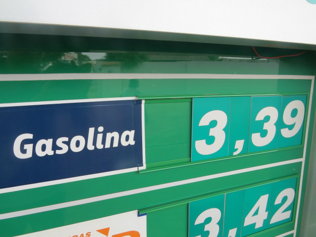 Gasolina já é vendida ao preço de R$ 3,39 em Dourados Alguns postos já trabalham com o valor reajustado em Dourados - Foto: Rodrigo Bossolani