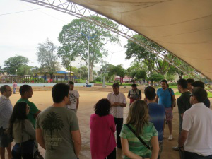 Para suprir lacuna, turismo étnico é lançado em Dourados Praça Antônio João foi o ponto de partida dos visitantes