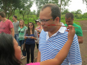 Para suprir lacuna, turismo étnico é lançado em Dourados Germano recebeu a pintura antes de entrar na Casa de Reza