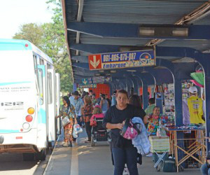 Ambulantes estão em vários terminais 
(Foto: Álvaro Rezende/Correio do Estado)
