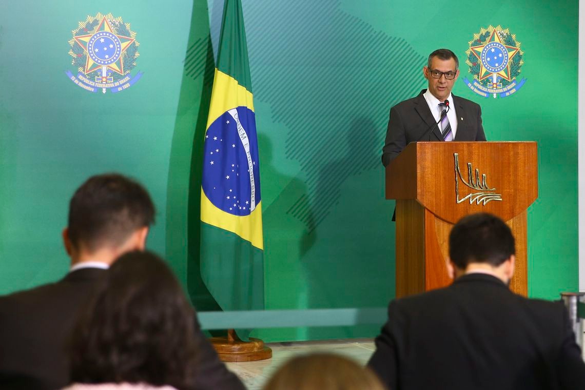 Bolsonaro defende flexibilizar teto de gastos públicos Bolsonaro defende flexibilizar teto de gastos públicos