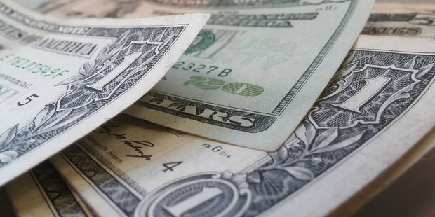 Dólar opera em queda com menos tensões sobre moeda chinesa Dólar opera em queda com menos tensões sobre moeda chinesa