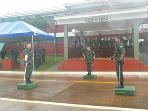 A chuva não atrapalhou a cerimônia da troca de comando, realizada nesta manhã- Fotos: Joandra Alves