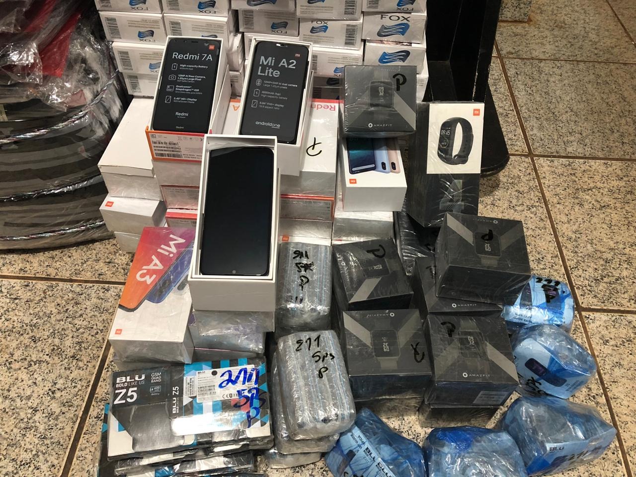 PM Flagra motorista com vários celulares e cigarros na MS-164 Divulgação