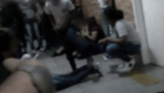 Jovem é morto com tiro na cabeça dentro de escola em MS Jovem é morto com tiro na cabeça dentro de escola em MS
