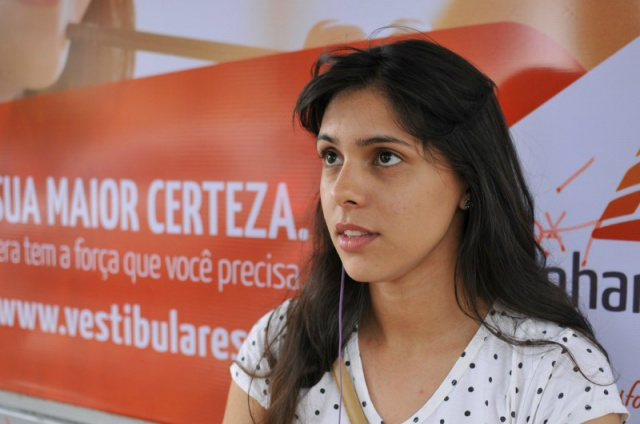 Taxistas cortam qualquer tipo de cartão e dificultam a vida do usuários Natiele usa cartão para evitar ser roubada ou assaltada. (Foto: Alcides Neto)