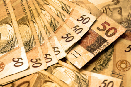 Caixa vê possibilidade de saques das contas inativas do FGTS passarem de R$ 35 bilhões Presidente da Caixa afirma que, considerando só os saques de contas inativas, 1,9 milhão de trabalhadores já foram beneficiados
Itaci Batista/09.10.2012/Estadão Conteúdo