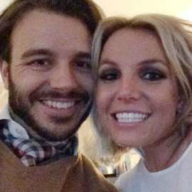 Britney Spears divulga primeira foto ao lado do novo namorado, Charlie Ebersol
