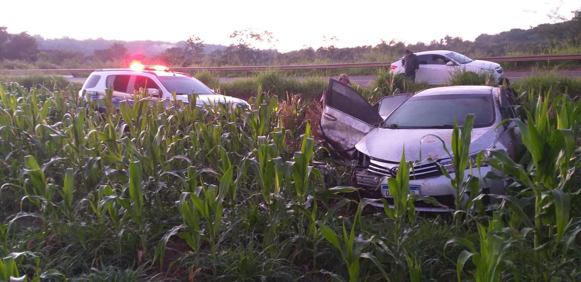 PM localiza 335 quilos de maconha em veículo capotado em rodovia estadual