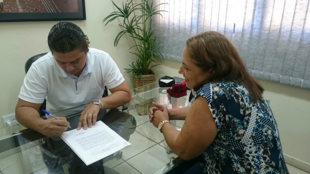 Otávio Trad firma compromisso de ajudar moradores do Conjunto Arnaldo E. Figueiredo II Otávio Trad firma compromisso de ajudar moradores do Conjunto Arnaldo E. Figueiredo II