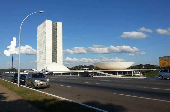 Congresso decreta luto oficial de três dias por 10 mil mortes de covid-19 no Brasil Pixabay