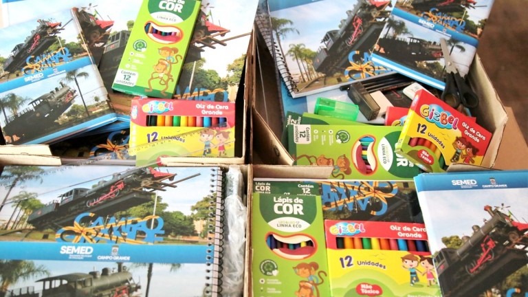 Prefeitura começa a receber kits escolares para o ano letivo de 2020