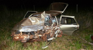 Veículo ficou totalmente destruído - Foto: Ivinotícias