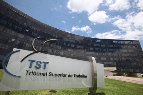 Ações trabalhistas despencam mais de 50% após reforma Levantamento do TST mostra queda nos processos. Divulgação