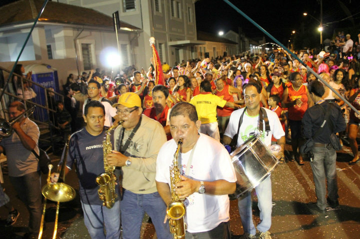 Desfile acontece nos dias 8 e 9 de fevereiro 