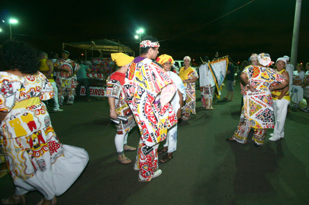 Desfile de escolas de samba dos grupos de acesso e especial acontece na av. Alfredo Scaff