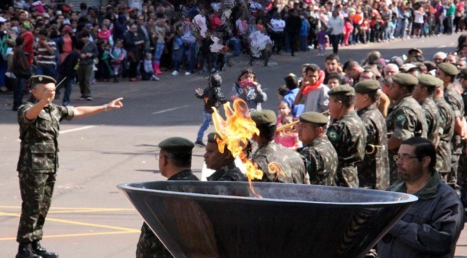 Desfile terá mais de 5,5 mil participantes, representando 29 instituições Desfile terá mais de 5,5 mil participantes, representando 29 instituições