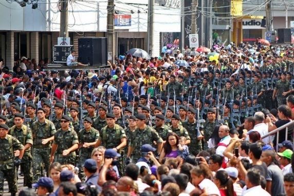7 de Setembro abre série de feriados aos sábados, veja calendário Desfile 7 de setembro em Campo Grande. Marcos Ermínio