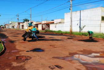 Aguardando a estiagem, Departamento de Obras trabalha intensamente para manter a malha Aguardando a estiagem, Departamento de Obras trabalha intensamente para manter a malha