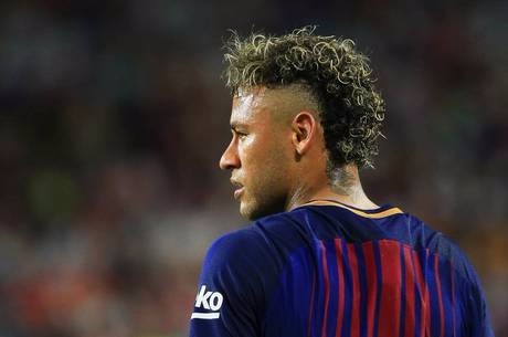 Neymar não treina com Barcelona e clube confirma que atacante está fora Neymar se despede do Barcelona
Getty Images