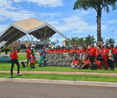 Contra PEC, manifestantes acampam em frente de condomínio de Marun Manifestantes acampam em frente de condomínio - Foto: Valdenir Rezende